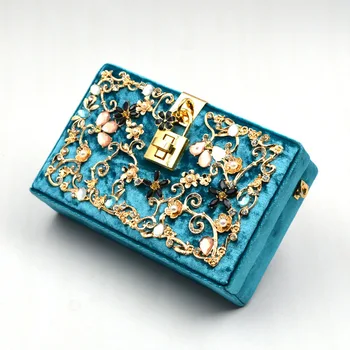 New Arrival Women Diamond Flowers Evening Bag Vintage Ladies Handbag Velvet Chain Messenger Bag Fashion Box Bag
New Arrival Women Diamond Flowers Evening Bag Vintage Ladies Handbag Velvet Chain Messenger Bag Fashion Box Bag