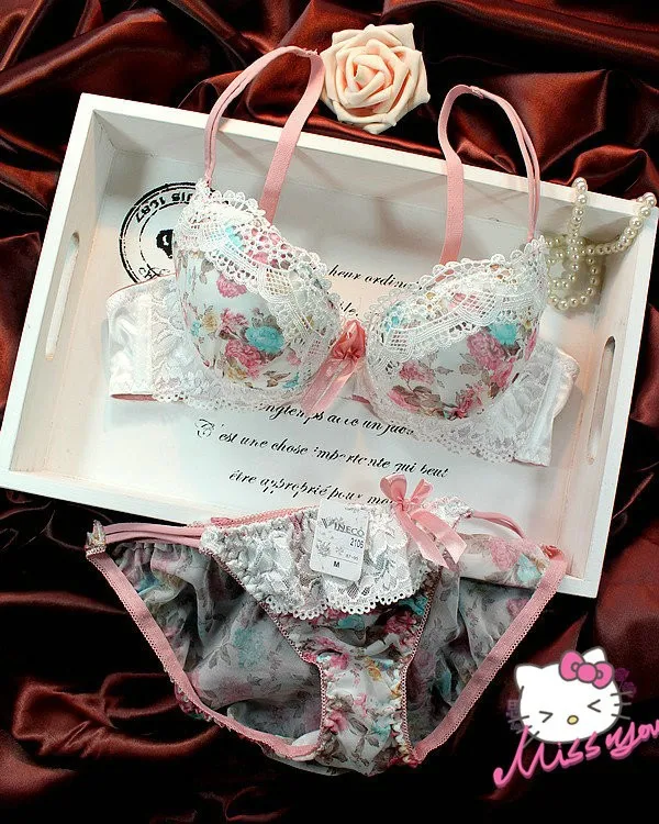 Комплект Obsessivia купить со скидкой в секс шопе  Женское белье, одежда  Комплекты белья