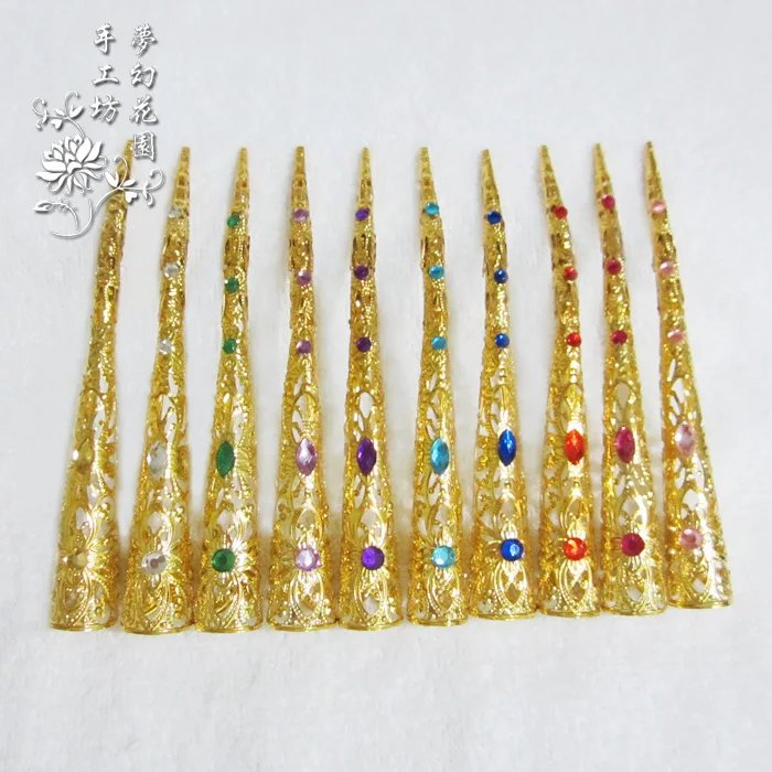 1 PC Chinese Golden Long Nails 13cm Diamond Dance Props Bracelet Costume Indian Peacock Dancing Qing Dynasty
1 PC Chinese Golden Long Nails 13cm Diamond Dance Props Bracelet Costume Indian Peacock Dancing Qing Dynasty