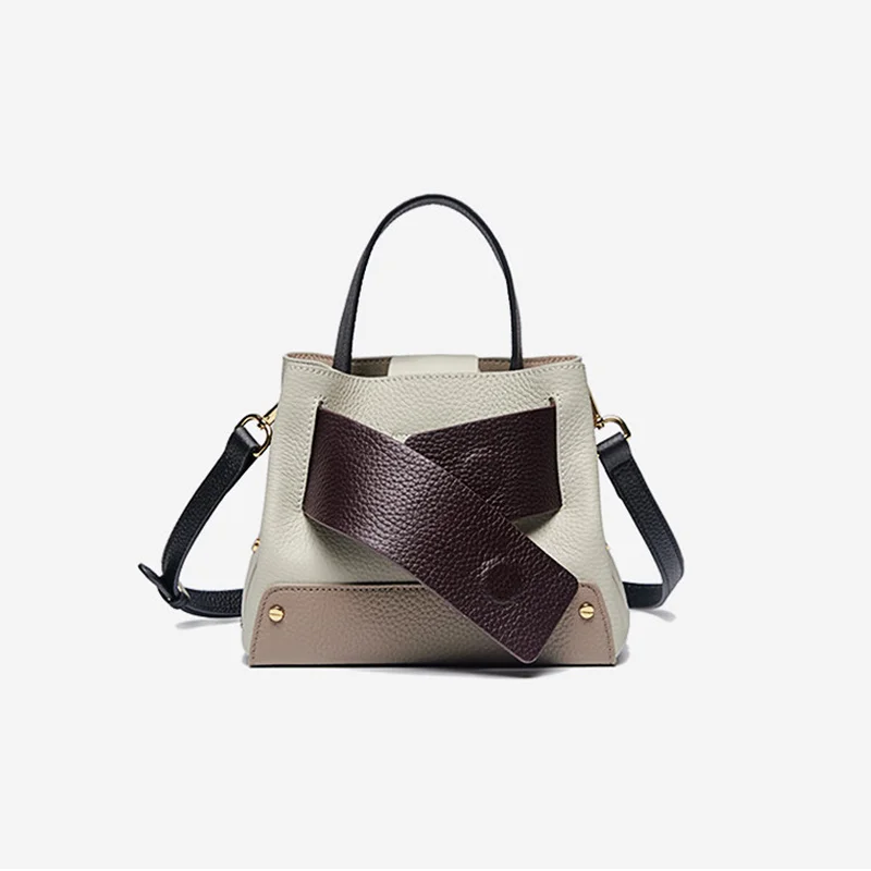 Leather handbag in the fall and winter of 2018 new one shoulder his color matching belt buckles bucket with the bag
Leather handbag in the fall and winter of 2018 new one shoulder his color matching belt buckles bucket with the bag