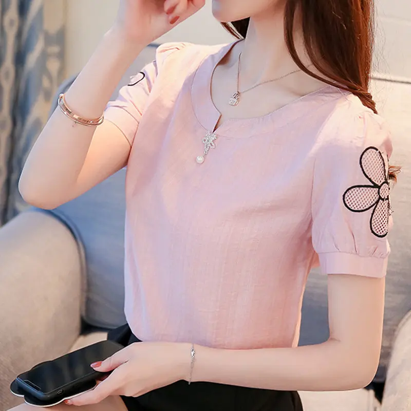 Women Blouses Floral Embroidery Blouse Summer Hollow Short Sleeve Shirts Fashion Women Tops Blusas Mujer Moda 2018 Verano F0051
Women Blouses Floral Embroidery Blouse Summer Hollow Short Sleeve Shirts Fashion Women Tops Blusas Mujer Moda 2018 Verano F0051