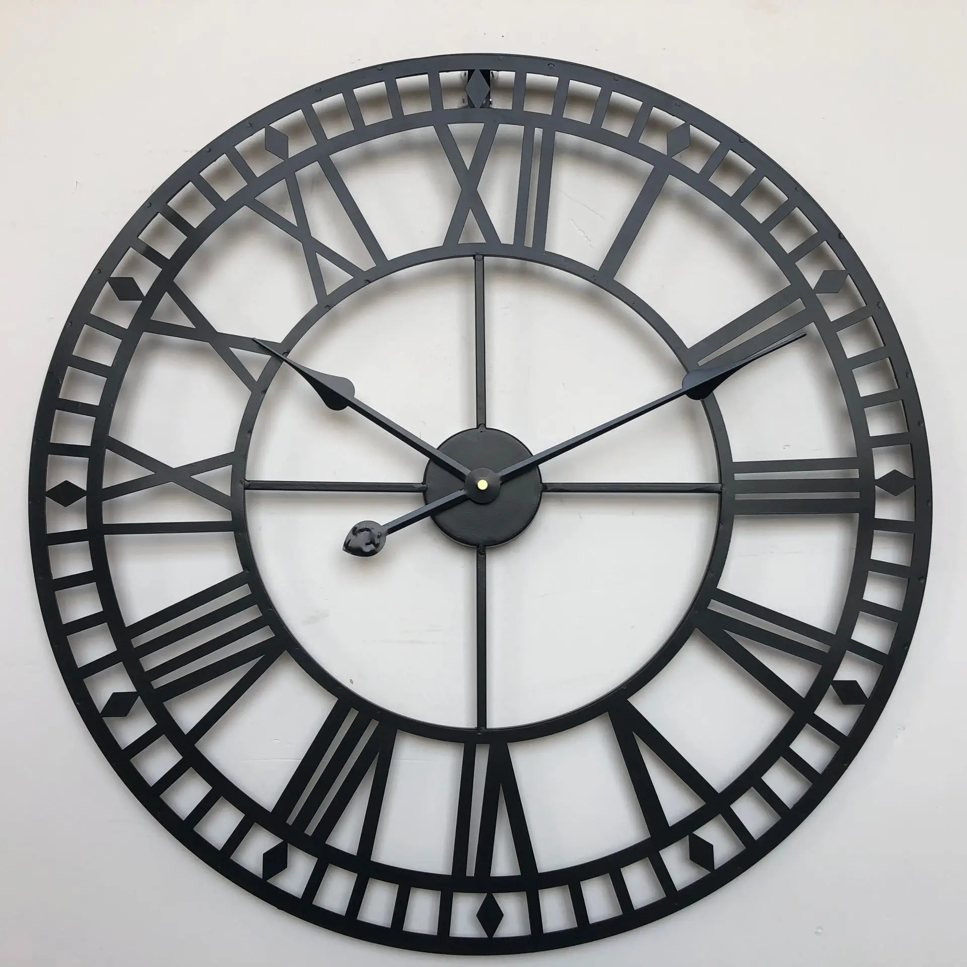 60cm European Large Roman Wrought Iron Wall Clock Modern Design Living Room Mute Decorative Round Quartz Clock Clock on The Wall
60cm European Large Roman Wrought Iron Wall Clock Modern Design Living Room Mute Decorative Round Quartz Clock Clock on The Wall