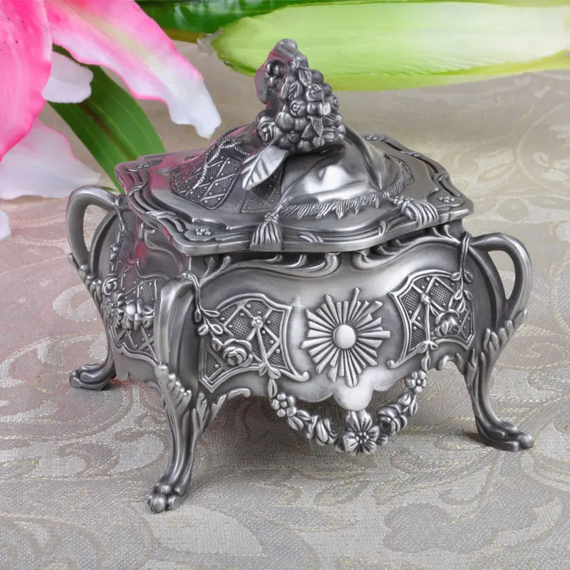 NEW Fashion Jewelry Box Vintage Home Decoration Trinket Box Carrying Cases Metal Art Craft Casket Gift Package Box For Jewellery
NEW Fashion Jewelry Box Vintage Home Decoration Trinket Box Carrying Cases Metal Art Craft Casket Gift Package Box For Jewellery