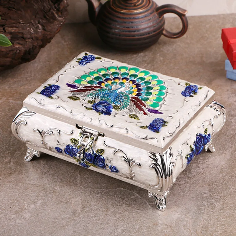 Size L Vintage Jewelry Box Peacock Pattern Carved Home Decor Ornaments Fashion Metal Art Craft Necklace Pendant Ring Storage Box 
Size L Vintage Jewelry Box Peacock Pattern Carved Home Decor Ornaments Fashion Metal Art Craft Necklace Pendant Ring Storage Box