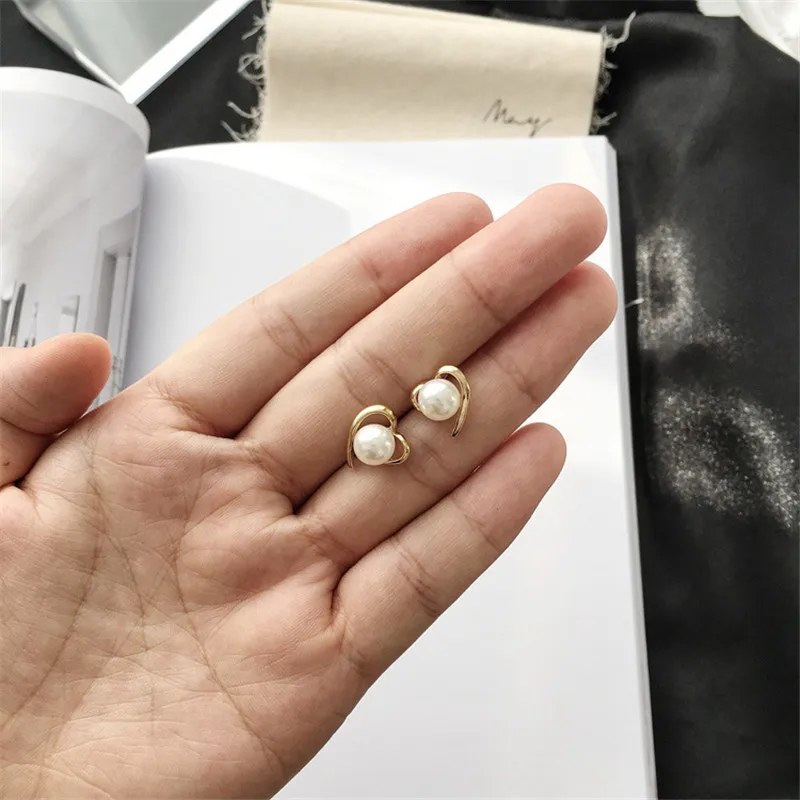 Woman Heart Pearl Stud Earrings Vintage Statement Ethnic Elegant Earring Fashion Jewelry Gold Alloy Plating Minimalist Earring
Woman Heart Pearl Stud Earrings Vintage Statement Ethnic Elegant Earring Fashion Jewelry Gold Alloy Plating Minimalist Earring