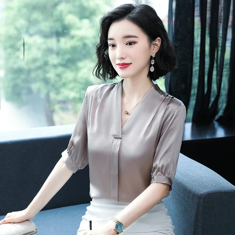 Women Silk Shirt Female Summer Short-sleeved V Collar Office Ladies Blouse Tops Pure Color Casual Fashion Work Clothes H9150
Women Silk Shirt Female Summer Short-sleeved V Collar Office Ladies Blouse Tops Pure Color Casual Fashion Work Clothes H9150