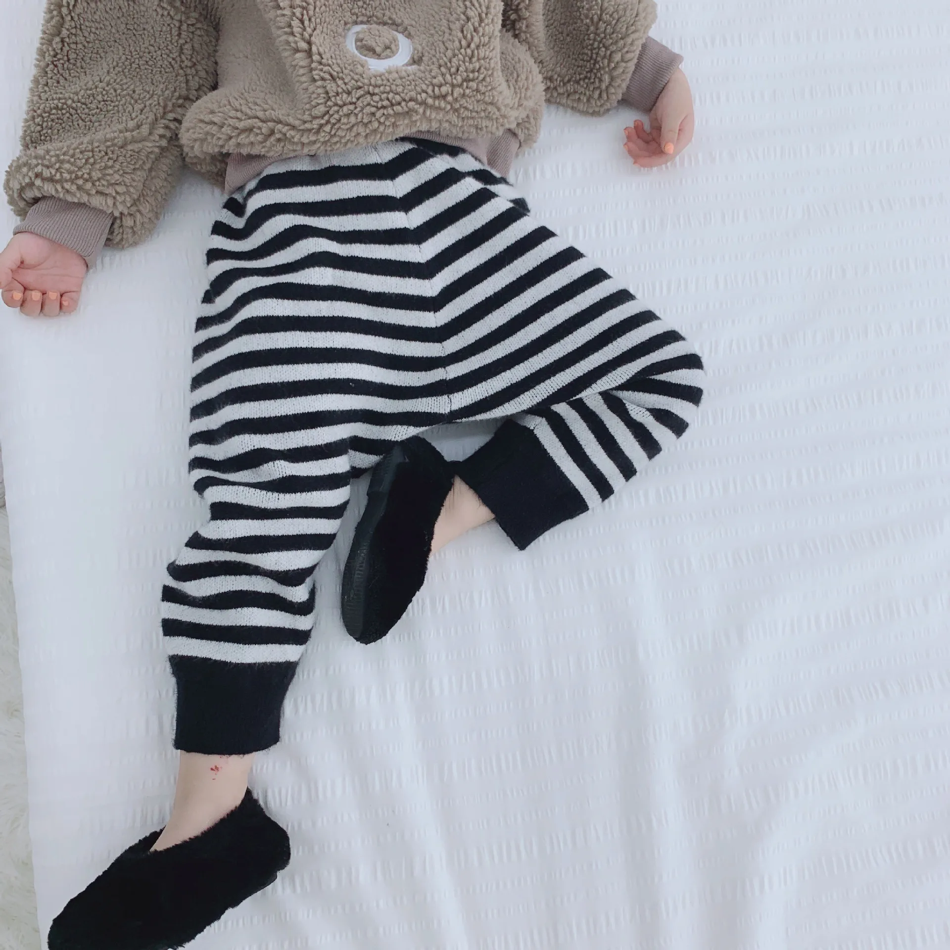 Autumn Winter kids woolen yarn knitted striped pants boys girls warm all-match casual trousers 1-6Y
Autumn Winter kids woolen yarn knitted striped pants boys girls warm all-match casual trousers 1-6Y