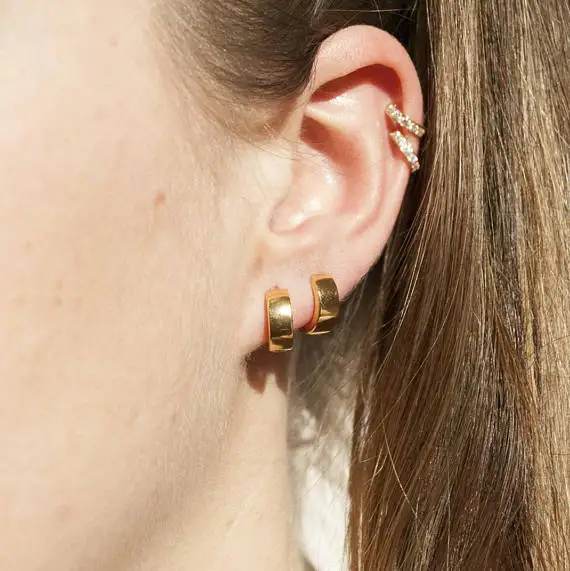 2018 fashion jewelry gold filled vermeil 925 sterling silver wide mini hoops minimal delicate women girl small golden earring
2018 fashion jewelry gold filled vermeil 925 sterling silver wide mini hoops minimal delicate women girl small golden earring