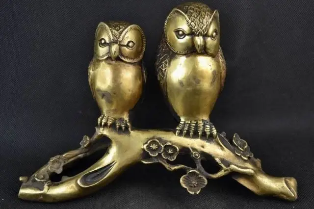 Exquisite Interesting Old Handwork Copper Carving Couples Owl Sitting On the Stump Statue
Exquisite Interesting Old Handwork Copper Carving Couples Owl Sitting On the Stump Statue