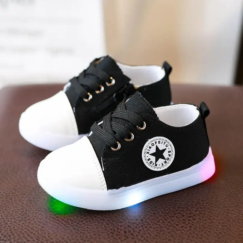 2018 European cute Lovely classic kids baby sneakers LED lighting girls boys shoes colorful glowing sneakers for children
2018 European cute Lovely classic kids baby sneakers LED lighting girls boys shoes colorful glowing sneakers for children