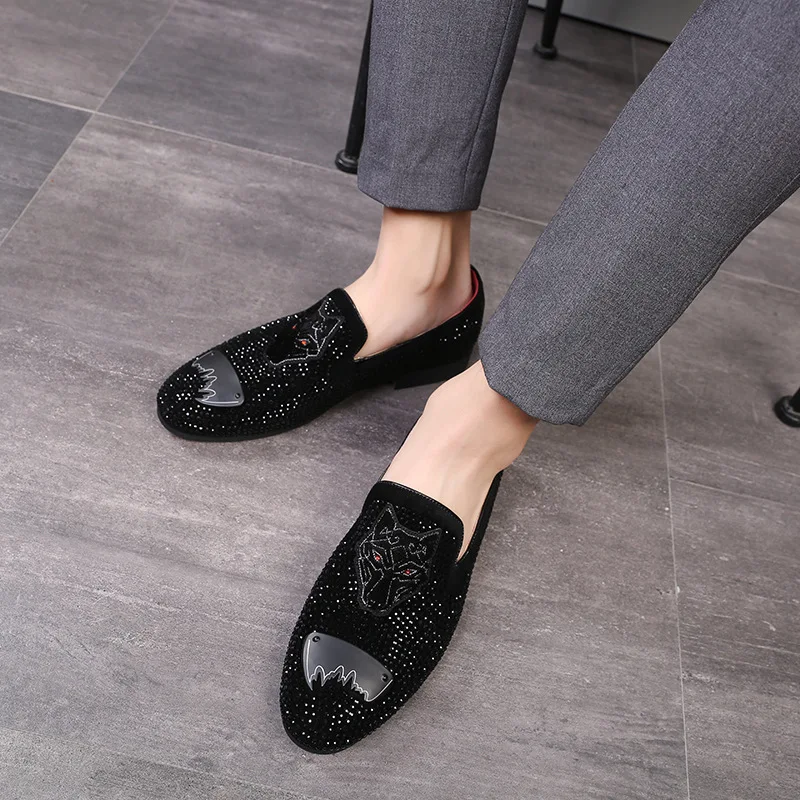 Men Luxury Brand Wolf Head Embroidery Black Leather Loafers Flats 2019 New Trendy Men's High Quality Casual Shoes Mocassin Homme
Men Luxury Brand Wolf Head Embroidery Black Leather Loafers Flats 2019 New Trendy Men's High Quality Casual Shoes Mocassin Homme