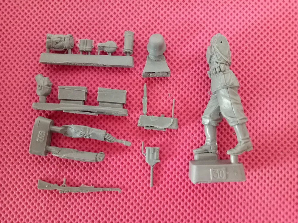 Resin toys 3530 The German infantryman on march. 1939-42 Free shipping Quality products
Resin toys 3530 The German infantryman on march. 1939-42 Free shipping Quality products