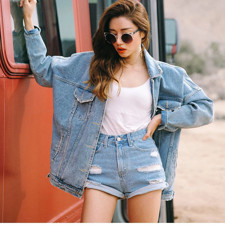 2019 Solid Turn-down Collar Jean Jacket For Women Loose Casual Blue Fashionable Women Coats Female Outwear Denim Feminine XM165
2019 Solid Turn-down Collar Jean Jacket For Women Loose Casual Blue Fashionable Women Coats Female Outwear Denim Feminine XM165