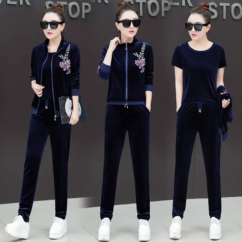 2019 autumn Winter Fashion women Sporting Suit coat Vest+Pants +Sweatshirt Warm Velvet 3 Piece Set Tracksuit women Sets Clothes
2019 autumn Winter Fashion women Sporting Suit coat Vest+Pants +Sweatshirt Warm Velvet 3 Piece Set Tracksuit women Sets Clothes