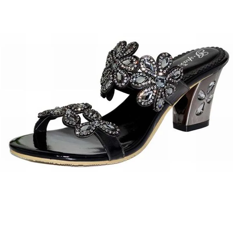 2018 women brand luxury rhinestone thick high heels sandals crystal flowers ladies gladiator slippers summer party pumps shoes 
2018 women brand luxury rhinestone thick high heels sandals crystal flowers ladies gladiator slippers summer party pumps shoes
