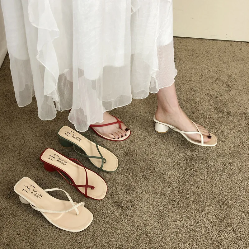 2019 Summer New Ladies Sandals and Slippers Korean Version Chic Fashion Simple and Comfortable Outside Take Beach Slippers Women
2019 Summer New Ladies Sandals and Slippers Korean Version Chic Fashion Simple and Comfortable Outside Take Beach Slippers Women