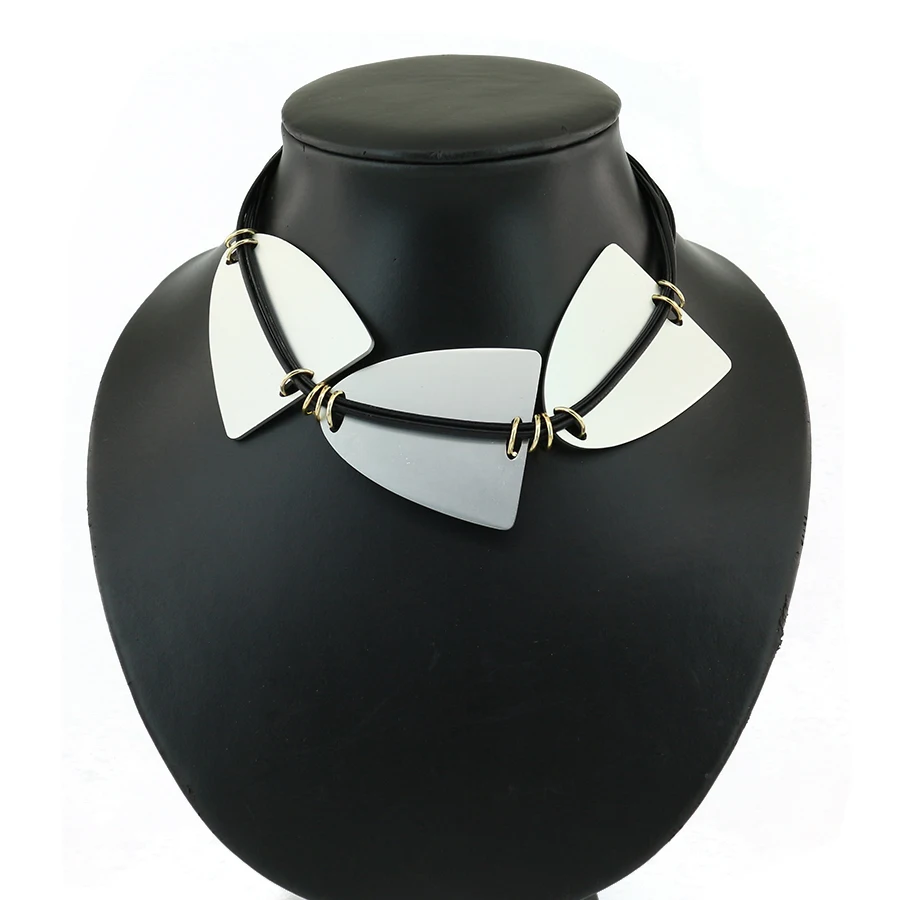 JIANXI Summer fashion Big glossy Necklace& Pendant Bohemia style leather collar necklace Popular Aluminium Choker jewelry
JIANXI Summer fashion Big glossy Necklace& Pendant Bohemia style leather collar necklace Popular Aluminium Choker jewelry