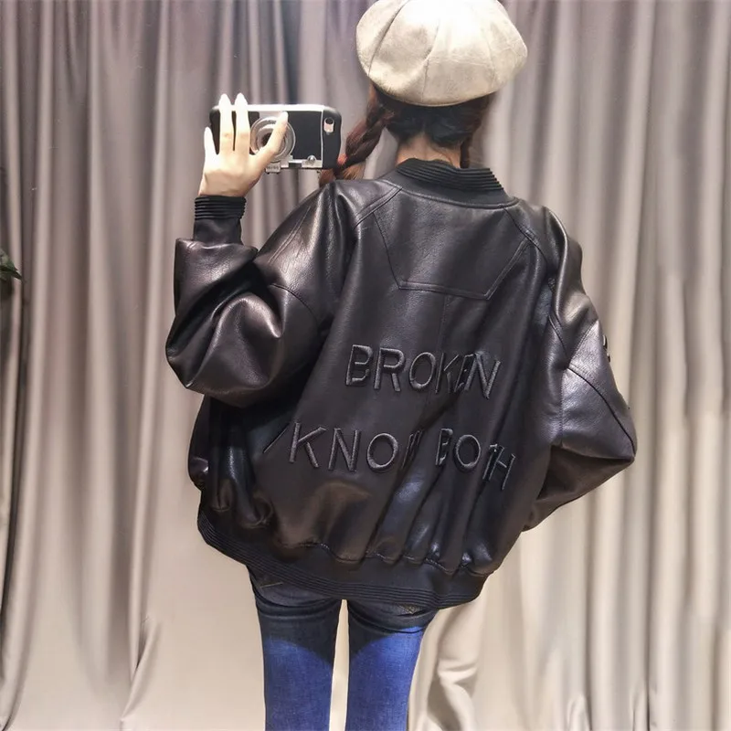 Women PU Leather Locomotive Jacket 2018 Autumn Winter New Behind Letters Embroidery Black Coats Female Loose Short Outerwear 551
Women PU Leather Locomotive Jacket 2018 Autumn Winter New Behind Letters Embroidery Black Coats Female Loose Short Outerwear 551