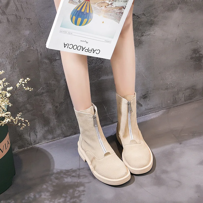 2018 winter new fashion simple solid color Martin boots women trend leather comfortable plus velvet flat casual boots.
2018 winter new fashion simple solid color Martin boots women trend leather comfortable plus velvet flat casual boots.