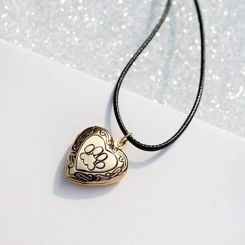 Silver/Gold Color New Photo Frame Paw Footprint Necklace Cat Dog Pendant Pet Mother`s Day Gift Memory Locket Necklace
Silver/Gold Color New Photo Frame Paw Footprint Necklace Cat Dog Pendant Pet Mother`s Day Gift Memory Locket Necklace