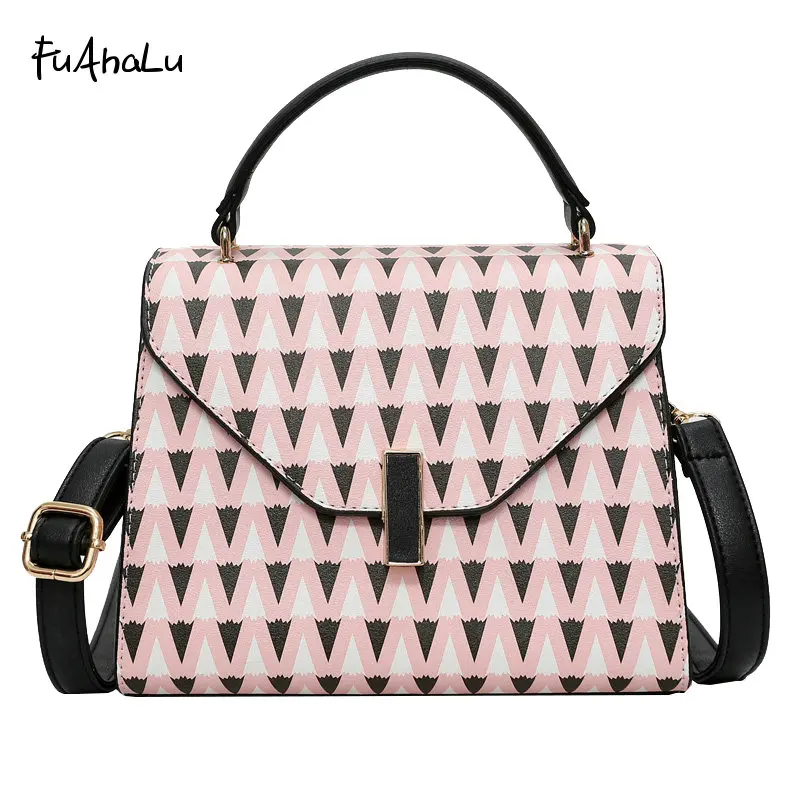 FuAhaLu 2017 new European and American fashion printing hit the color saddle bag shoulder Messenger bag
FuAhaLu 2017 new European and American fashion printing hit the color saddle bag shoulder Messenger bag