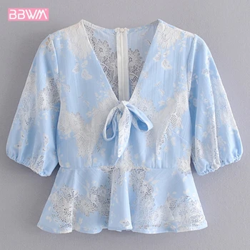 V-neck bow lace flower hollow short women's shirt 2019 summer new back zipper fashion Female tops Lace openwork elegance
V-neck bow lace flower hollow short women's shirt 2019 summer new back zipper fashion Female tops Lace openwork elegance