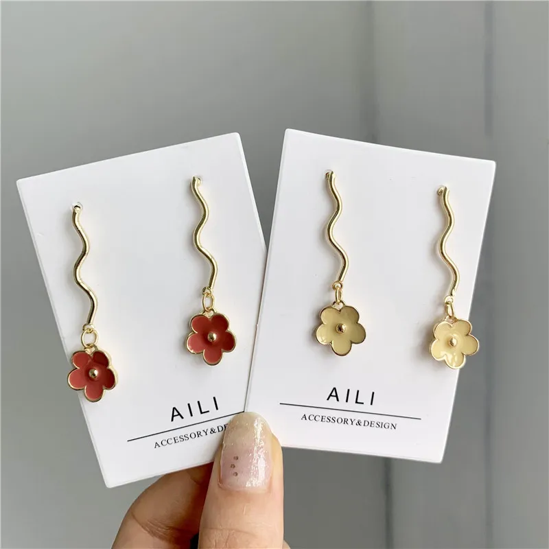 Aretes de mujer modernos 2018 new design color glazed flowers tassel earrings generous minimalist Korean earrings for women.
Aretes de mujer modernos 2018 new design color glazed flowers tassel earrings generous minimalist Korean earrings for women.