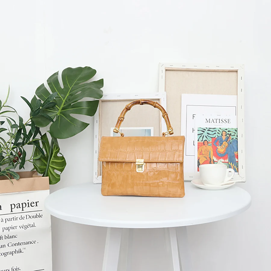 Fashion Crocodile Handbag Vintage Bamboo Handle Shoulder Bags Metal Buckle Women's Bag Smooth Flip Crossbody Bag Phone Purse
Fashion Crocodile Handbag Vintage Bamboo Handle Shoulder Bags Metal Buckle Women's Bag Smooth Flip Crossbody Bag Phone Purse