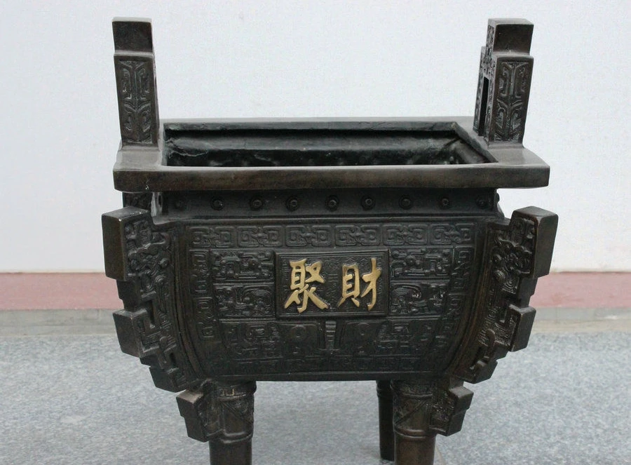 15" China Buddhism Pure Bronze Dynasty Ding Dragon Statue Temple Incense Burner
15" China Buddhism Pure Bronze Dynasty Ding Dragon Statue Temple Incense Burner