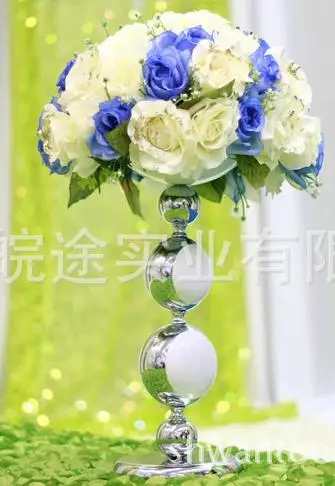 The new flower vase, wedding centerpiece.Wedding decorations, household ornaments.
The new flower vase, wedding centerpiece.Wedding decorations, household ornaments.