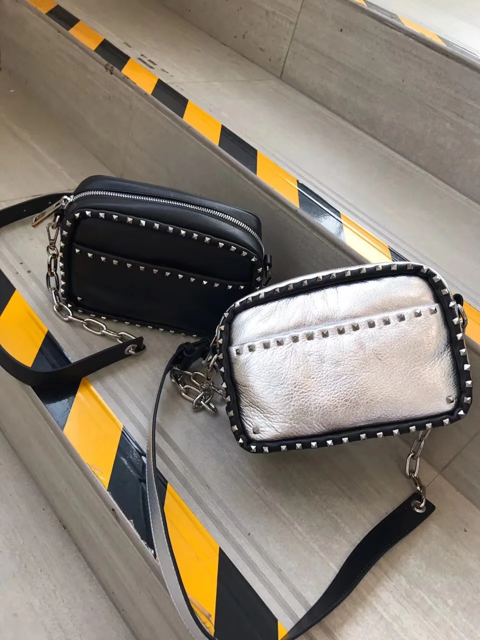 

Kafunila 2018 women genuine leather handbag high quality rivet ladies famous brand designer wide strap crossbody bag flap bolsa