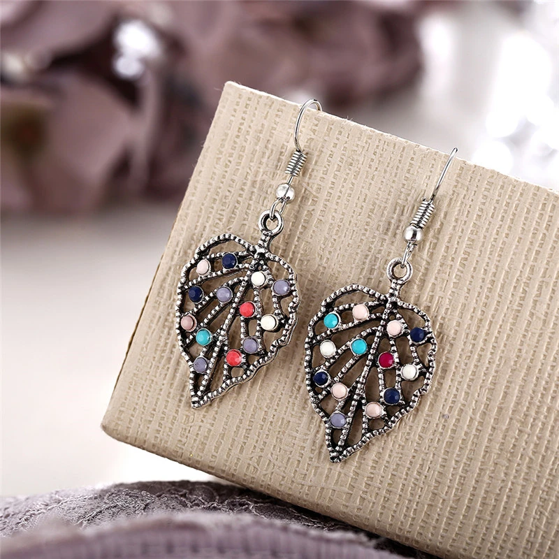 Vintage Dangle Leaf Earrings For Women Unique Retro Tree Leaf Hand Shape Colorful Metal Drop Earring Ladies Jewelry Pendientes
Vintage Dangle Leaf Earrings For Women Unique Retro Tree Leaf Hand Shape Colorful Metal Drop Earring Ladies Jewelry Pendientes