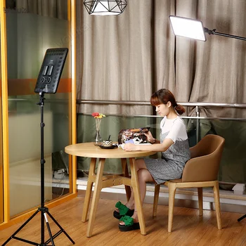 LED photographic lamp SLR photo soft light outside shooting like lighting lamp children's Studio movie Spotlight CD50 T07
LED photographic lamp SLR photo soft light outside shooting like lighting lamp children's Studio movie Spotlight CD50 T07