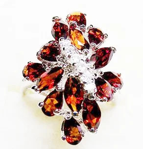 Per jewelry Natural real red garnet flower ring Free shipping 925 sterling silver 0.5ct*14pcs gemstone Fine jewelry C95614
Per jewelry Natural real red garnet flower ring Free shipping 925 sterling silver 0.5ct*14pcs gemstone Fine jewelry C95614