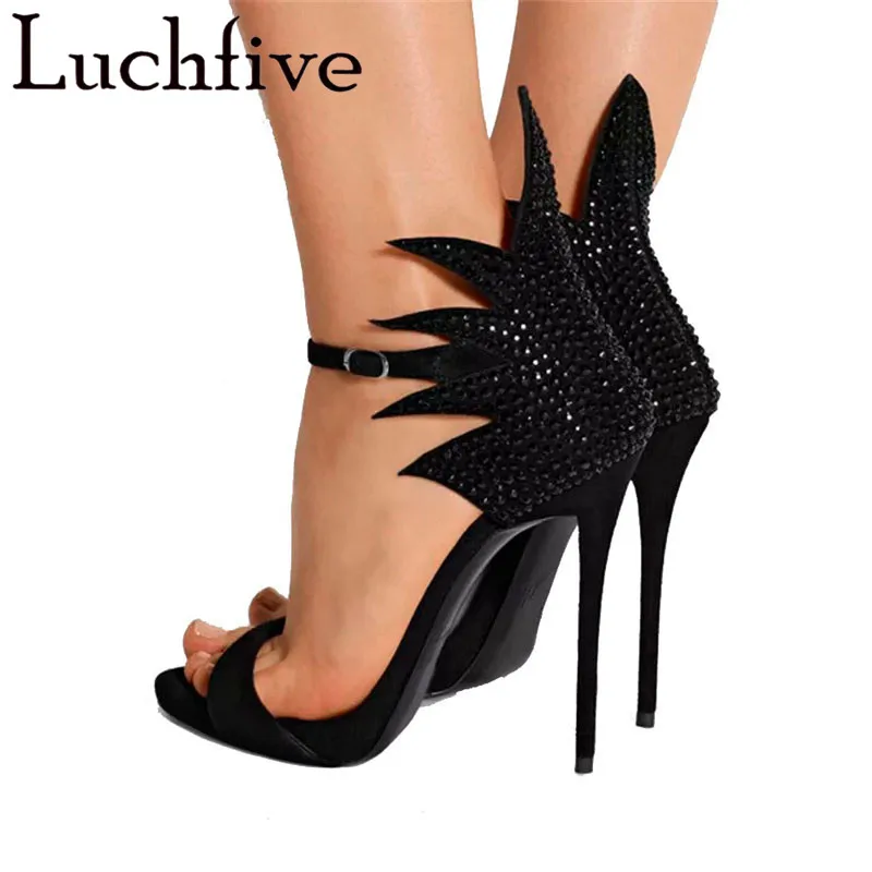 Luchfive New Black Hot Crystal Leaves Sandals Woman Cover Heel Buckle High Heels Sexy Sandals Women New Summer Party Shoes Woman
Luchfive New Black Hot Crystal Leaves Sandals Woman Cover Heel Buckle High Heels Sexy Sandals Women New Summer Party Shoes Woman