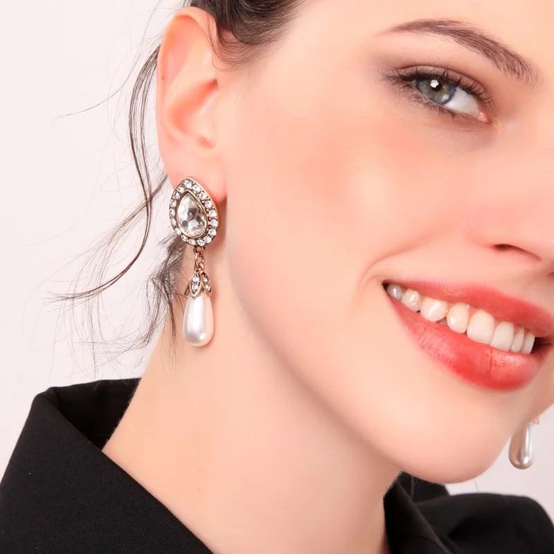 Visions Of Glamour Dazzle Stud Earring Rhinesyone Simulated Pearl Pendants Earrings Gold Color Bincos Long For Women
Visions Of Glamour Dazzle Stud Earring Rhinesyone Simulated Pearl Pendants Earrings Gold Color Bincos Long For Women