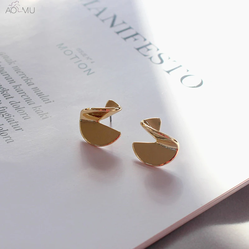 AOMU Korea Design Fashion Irregular Exaggerate Curved Fold Twisted Round Metal Stud Earring Gift for Women Girl Party Ear Jewely
AOMU Korea Design Fashion Irregular Exaggerate Curved Fold Twisted Round Metal Stud Earring Gift for Women Girl Party Ear Jewely