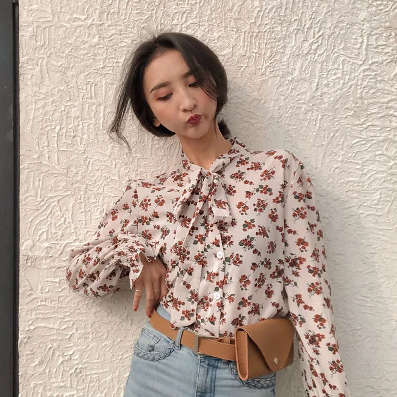 2019 Summer Bow Lace-up Blouse Shirts Women Fashion Korean Loose Petal Sleeve Floral Print Retro Tops Female Temperament Blusas
2019 Summer Bow Lace-up Blouse Shirts Women Fashion Korean Loose Petal Sleeve Floral Print Retro Tops Female Temperament Blusas