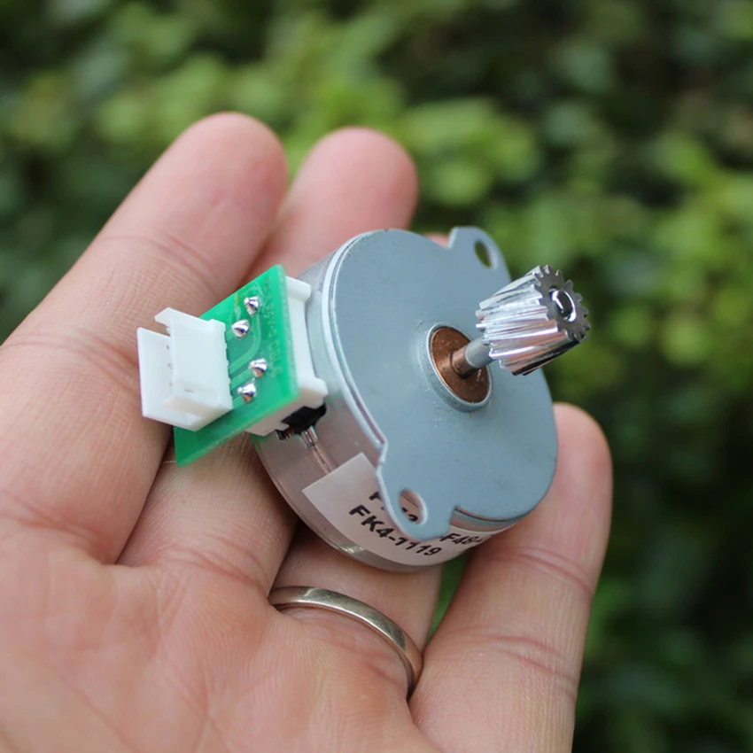 35 Stepper Motor PM35S 2-Phase 4-Wire Stepper Motor DIY Motor for Product Models Phase Resistance 19 Ohms Step Angle 18 Degrees
35 Stepper Motor PM35S 2-Phase 4-Wire Stepper Motor DIY Motor for Product Models Phase Resistance 19 Ohms Step Angle 18 Degrees