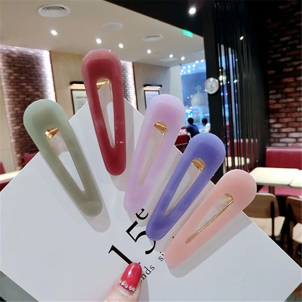 New Korea Solid Color Acrylic Resin Geometric Triangle Waterdrop Hair Clips Hairpins Fashion Maracon Color Hair Accessories
New Korea Solid Color Acrylic Resin Geometric Triangle Waterdrop Hair Clips Hairpins Fashion Maracon Color Hair Accessories