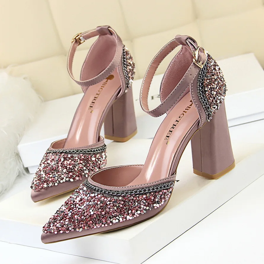 New Arrival Women Shining Glitter Thin High Heel Dressing Shoes Female Diamond Pointed Toe Single Empty Back Work Pump
New Arrival Women Shining Glitter Thin High Heel Dressing Shoes Female Diamond Pointed Toe Single Empty Back Work Pump