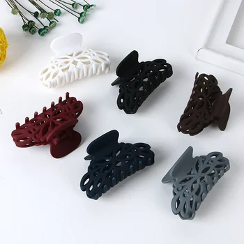 2018 New Hairdress For Women Scrub Plastic Hair Claw Clips Hollow Out Carving Crab For Hair Large Size Hair Clamps Color Random
2018 New Hairdress For Women Scrub Plastic Hair Claw Clips Hollow Out Carving Crab For Hair Large Size Hair Clamps Color Random