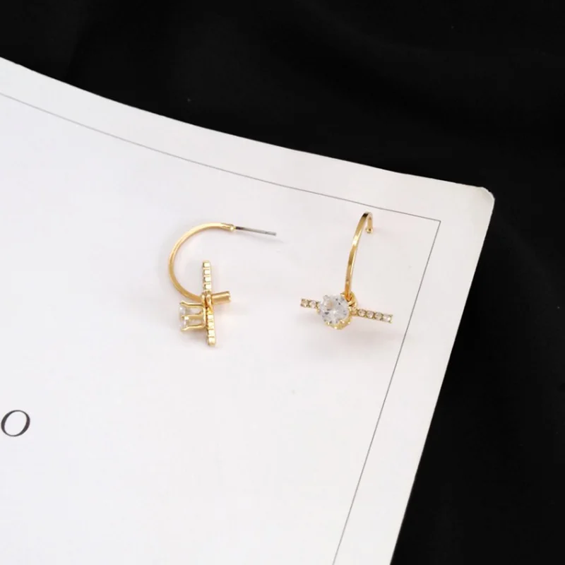 WTLTC Clean Crystal Bar Hoop Earrings for Women Minimalist Open Circle Earrings Dainty Ear Huggie Earrings Statement Jewelry
WTLTC Clean Crystal Bar Hoop Earrings for Women Minimalist Open Circle Earrings Dainty Ear Huggie Earrings Statement Jewelry