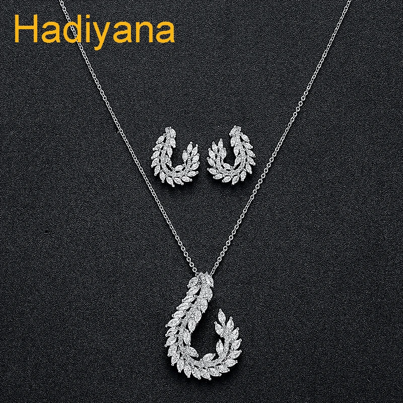 HADIYANA Simple Zircon 2pcs Jewelry Sets Sparkling Charm Hook shape Necklace Earrings For Bridal Gift Jewellery Set Party CN298
HADIYANA Simple Zircon 2pcs Jewelry Sets Sparkling Charm Hook shape Necklace Earrings For Bridal Gift Jewellery Set Party CN298