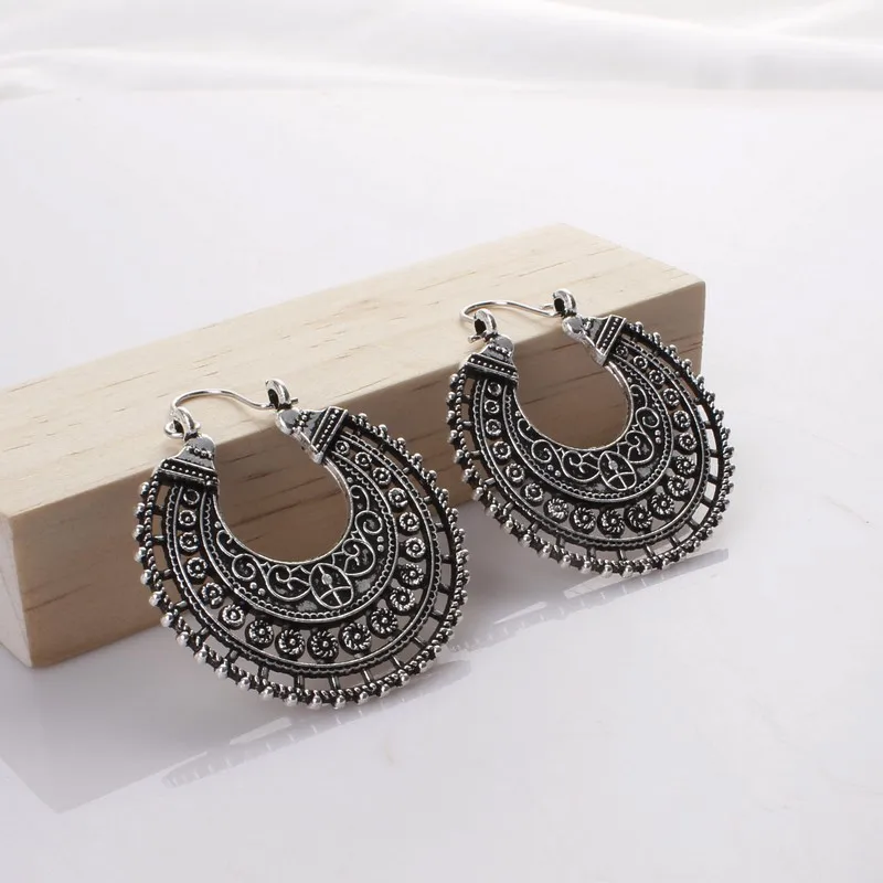 New Arrival Vintage Hollow Semicircle Earrings for Women Jewelry Earrings Female Eardrop Hot Sales Folk Retro Accessories
New Arrival Vintage Hollow Semicircle Earrings for Women Jewelry Earrings Female Eardrop Hot Sales Folk Retro Accessories