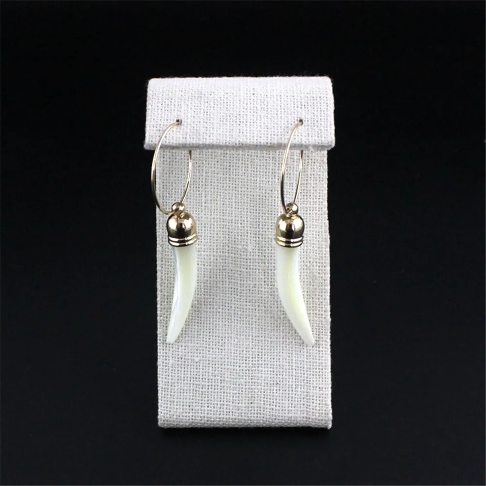 New European and American styleOriginal design and development Ox horn shape Fashionable and generous earrings
New European and American styleOriginal design and development Ox horn shape Fashionable and generous earrings