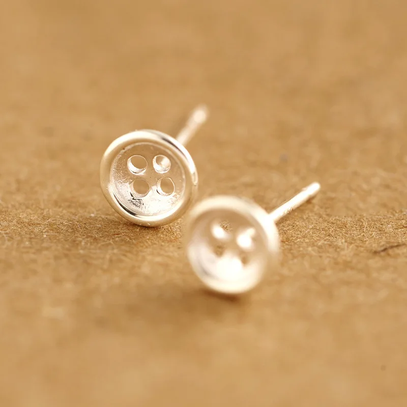 925 sterling silver mini temperament Korea button element silver hollow earrings glossy fashion simple earrings woman gift
925 sterling silver mini temperament Korea button element silver hollow earrings glossy fashion simple earrings woman gift
