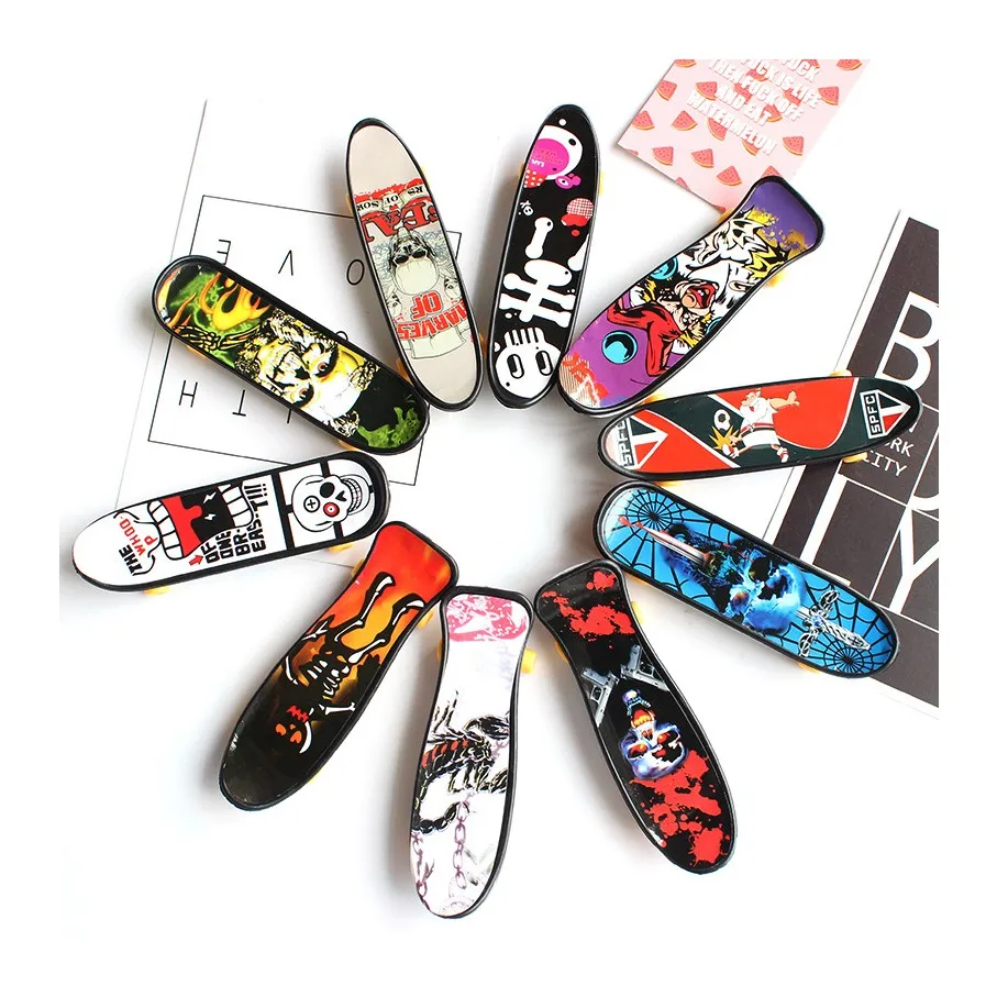 

Style Random High Quality professional FingerBoard Skateboard Mini Finger boards Skate Toys For children Party Favor