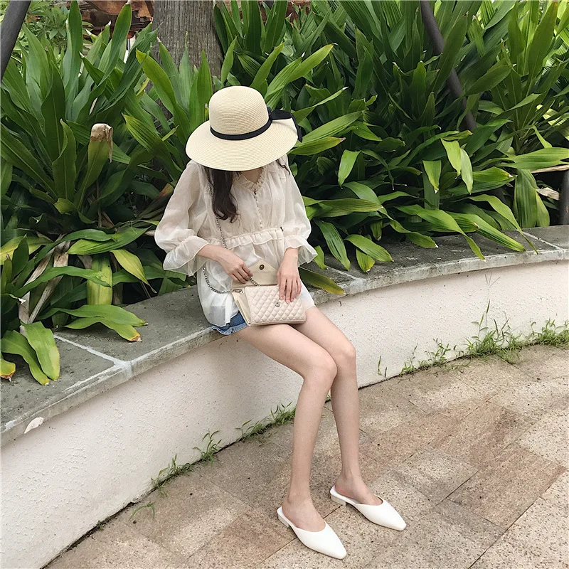 2019 new simple temperament low with baotou half slippers female casual lazy shoes spring and summer women's shoes.
2019 new simple temperament low with baotou half slippers female casual lazy shoes spring and summer women's shoes.