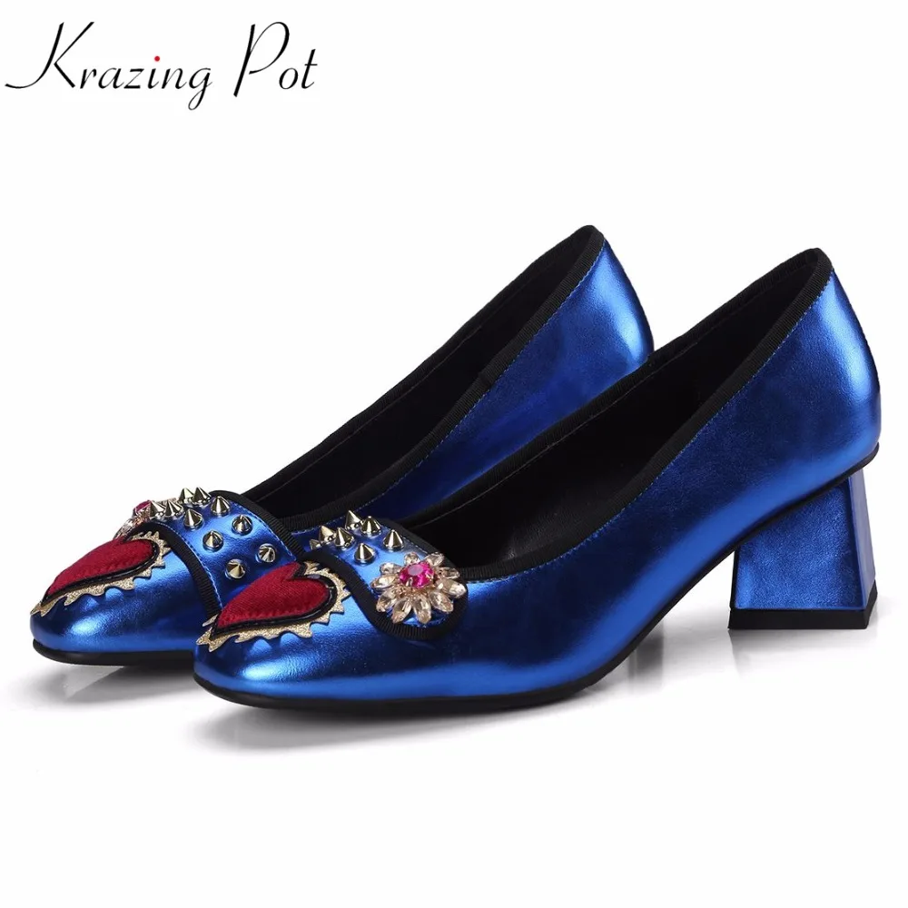 fashion brand shoes round toe square high heels slip on flowers love patterns rivets decorations women party luxury pumps L11
fashion brand shoes round toe square high heels slip on flowers love patterns rivets decorations women party luxury pumps L11